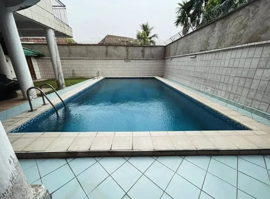 For rent 03 bedrooms flat - Bonapriso