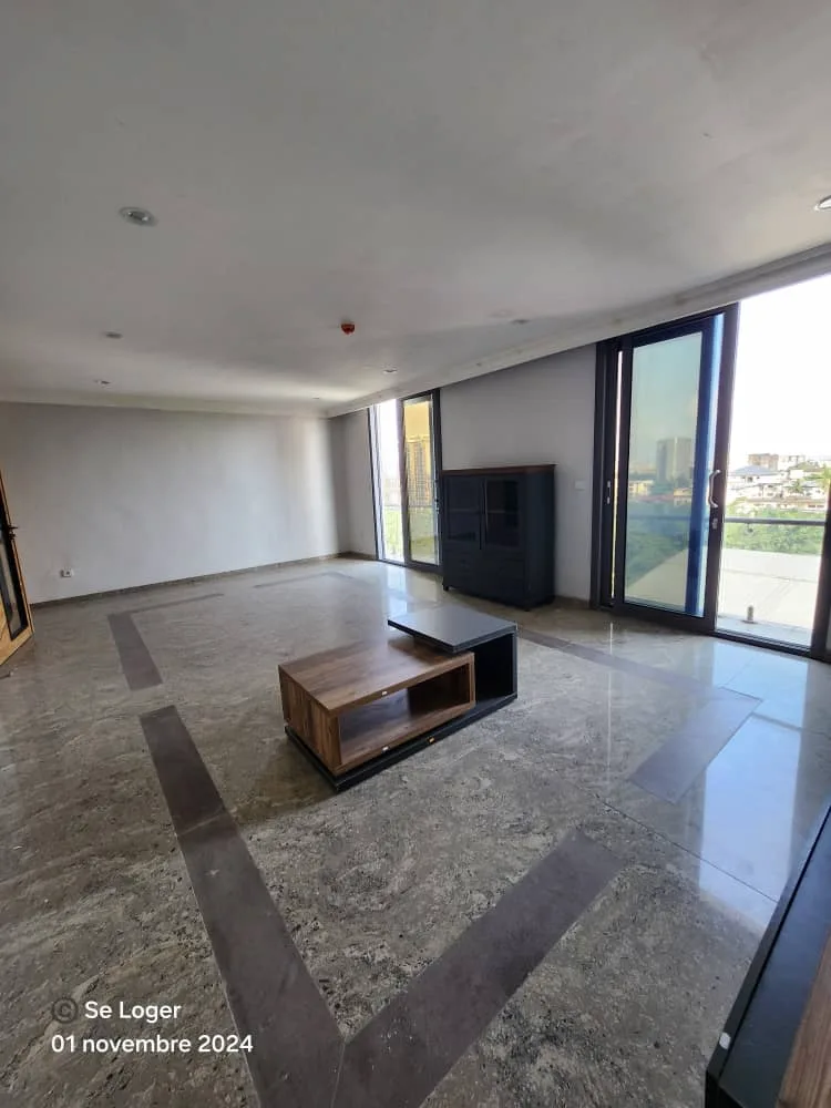 Appartement-Duplex de 03 chambres - Bonapriso | 1 500 000FCFA