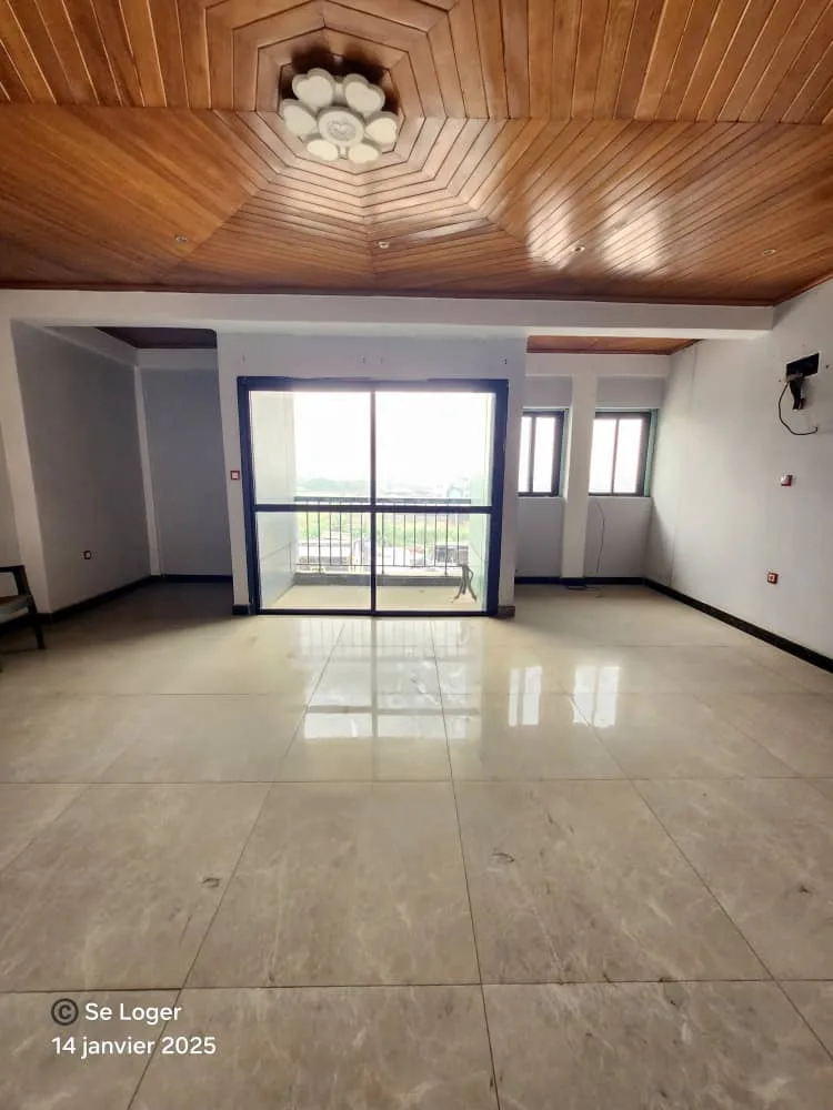Appartement en bordure de route | Bonamoussadi