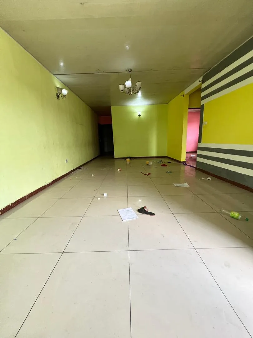 Appartement à louer à Logbessou. 20m du goudron