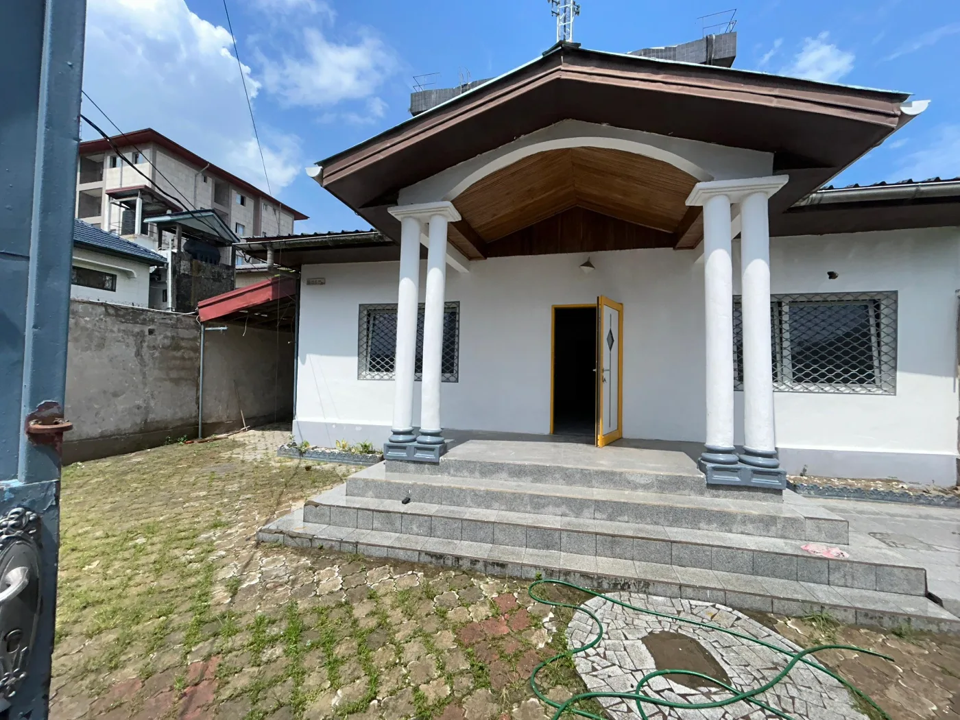 Villa de 03 chambres disponibles à Makepe